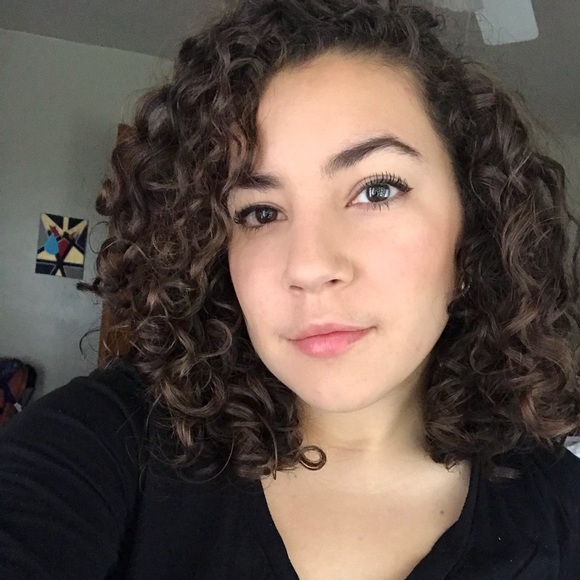 Meet your Posher, Yolanda - Picture 2 of 2